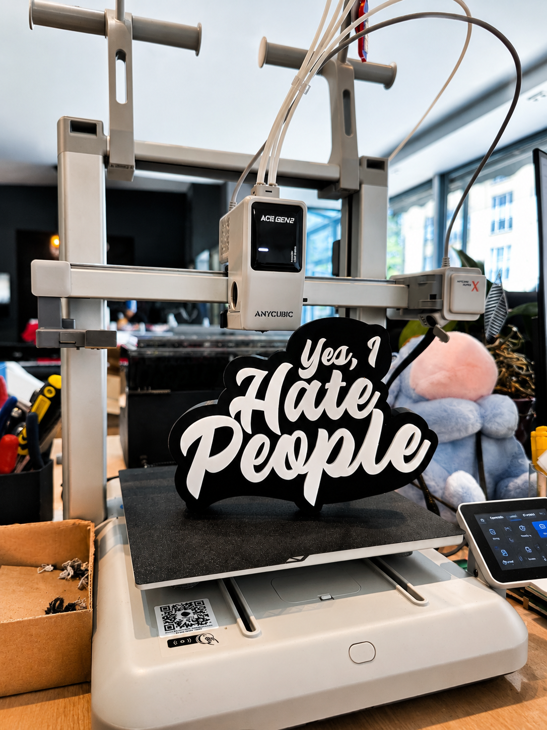 3D gedruckter Schriftzug 'Yes, I Hate People' – Referenz GrafikBude Chemnitz